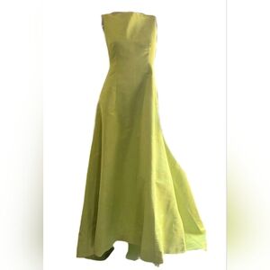 $6,000 OSCAR DE LA RENTA GREEN SILK ELEGANT RUNWAY GOWN US S